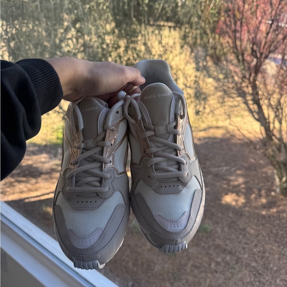 NIKE SHOX ENIGMA RUNNING SHOES WOMEN DESERT SAND SIZE 9 US - Picture 4 of 6